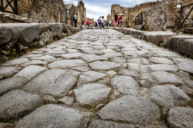 Pompeii içinde antik taş yol