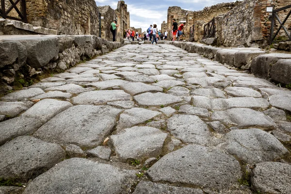 The ancient stone road in Pompeii — Stock Photo, Image