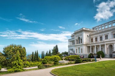 Yalta, Crimea - 17 Mayıs 2016: Livadia Sarayı Kırım '. Livadia Sarayı son Rus Çarı, Nicholas II bir yaz geri çekilme olduğunu. Yalta Konferansı orada 1945'te gerçekleşti.