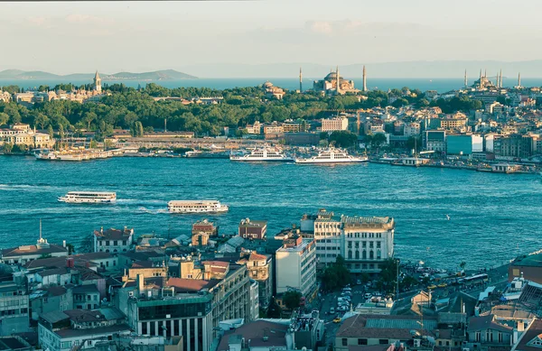 Veduta del Corno d'Oro e della città vecchia di Istanbul — Foto Stock