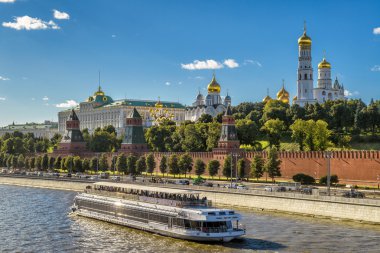 Moskova Kremlin turist tekne yüzen