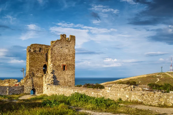 Oude Genuese vesting in de stad van Feodosia, Crimea — Stockfoto