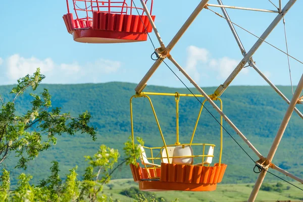 Vista panorámica de las coloridas cabañas de la noria — Foto de Stock