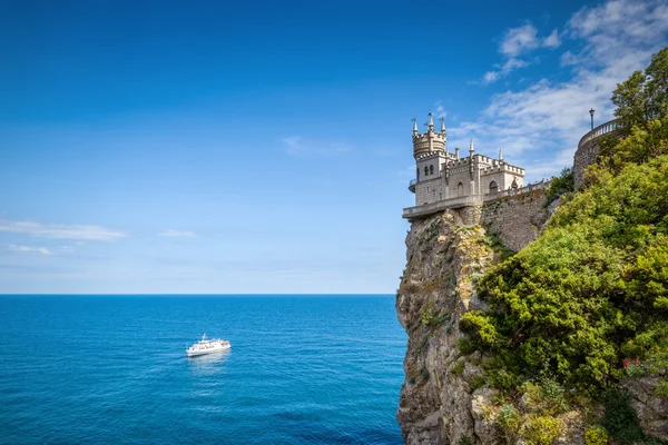 The famous castle Swallow 's Nest on the rock in Crimea — стоковое фото