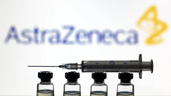 Moskau Januar 2021 Astrazeneca Covid Impfstoffkonzept Spritze Und Flaschen Mit — Stockfoto