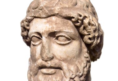 Antik Yunan mermer insan heykeli, klasik kafa. Yunanistan 'da geçmiş medeniyet kültürünün kalıntıları. Taştan heykelin ayrıntıları beyaz arka planda izole edilmiş. Sakallı yüz, eski Yunan sanatı.