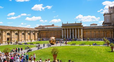 Vatikan Müzesi avlusunda