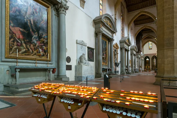 Das Innere der Basilika Santa Croce in Florenz — Stockfoto