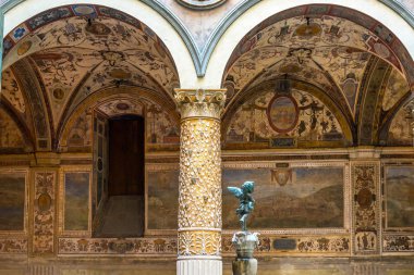palazzo vecchio Floransa'da süslü avlu