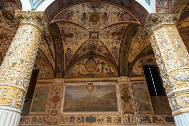 palazzo vecchio Floransa'da süslü avlu