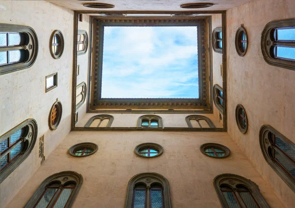 Cortile nel Palazzo Vecchio di Firenze — Foto Stock