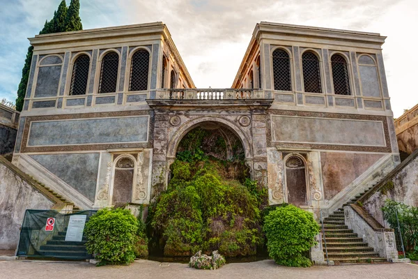 Antigua villa en la colina del Palatino en Roma — Foto de Stock