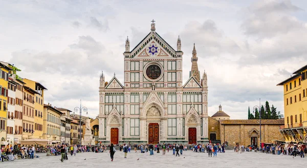 De basilica di santa croce in florence — Stockfoto