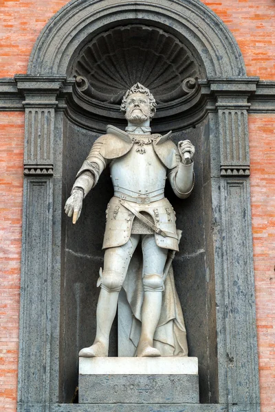 Estátua do Imperador Carlos V no Palácio Real de Nápoles — Fotografia de Stock