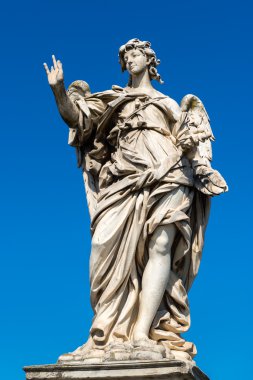 Melek heykeli Ponte Sant Angelo Roma'da üzerinde