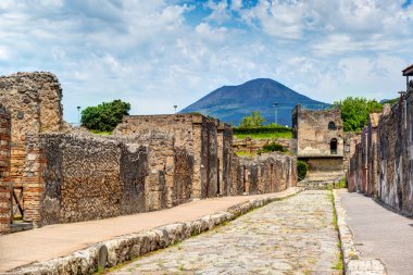 Vesuvius, İtalya bakan Pompeii sokakta