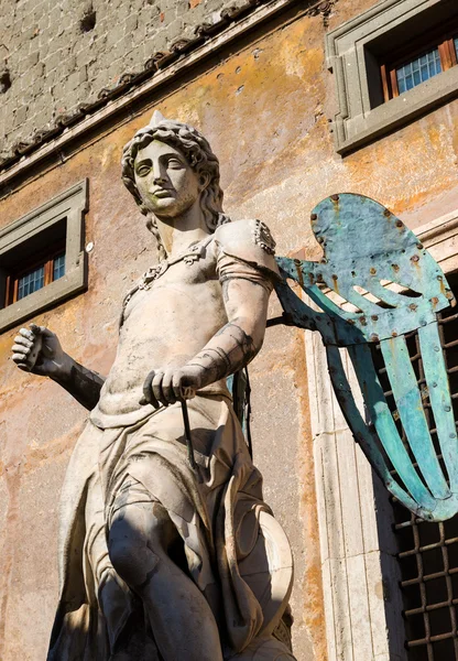 Статуя Архангела Михаила в Кастель-Сант-Анджело — стоковое фото