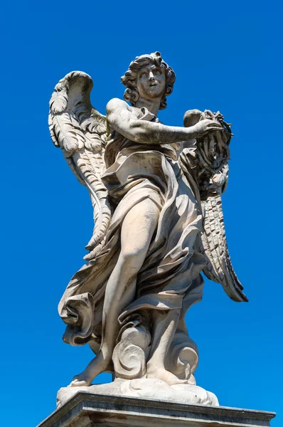 Melek heykeli Ponte Sant Angelo Roma'da üzerinde — Stok fotoğraf
