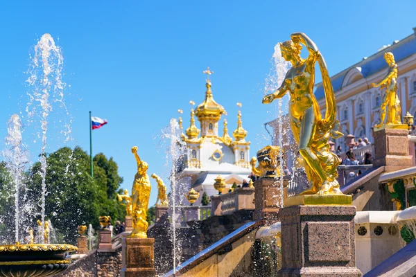 Peterhof pałacu w Sankt Petersburgu, Rosja — Zdjęcie stockowe