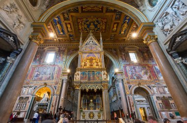Laterano, Roma 'daki Basilica di San Giovanni' nin içi.