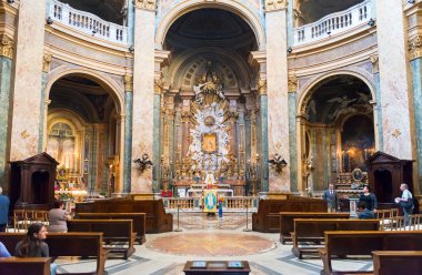 Roma'da eski kilisenin iç