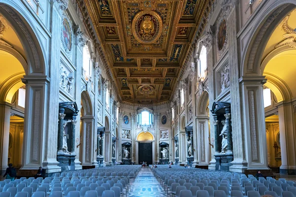 Wnętrze Bazyliki San Giovanni w Laterano, Rzym — Zdjęcie stockowe