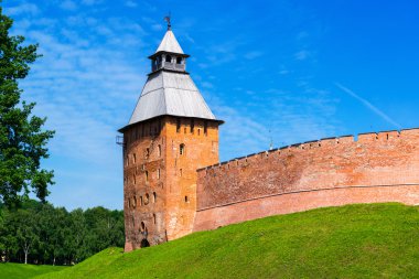 Kremlin Novgorod içinde büyük duvarlar.