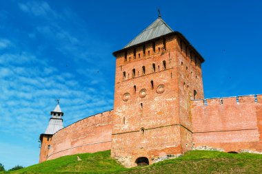 Kremlin Novgorod içinde büyük duvarlar.