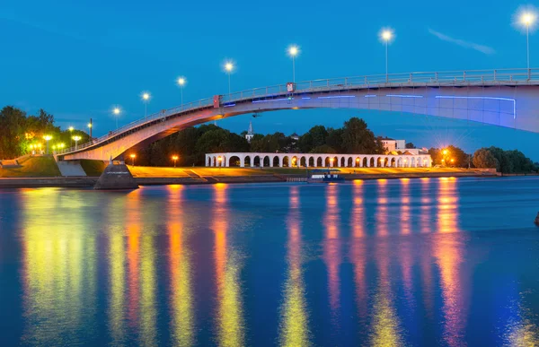 Bron över floden Volchov i Veliky Novgorod — Stockfoto