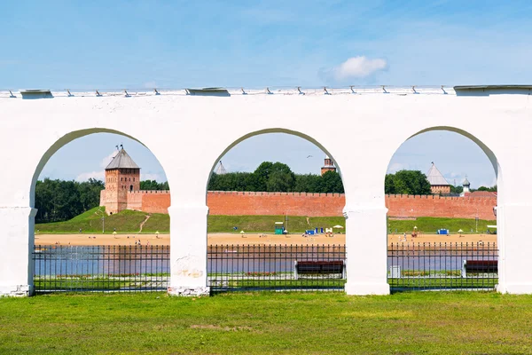 Corte de Yaroslav e Kremlin em Veliky Novgorod — Fotografia de Stock