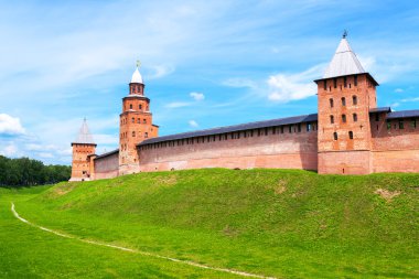 Kremlin Novgorod içinde büyük duvarlar.