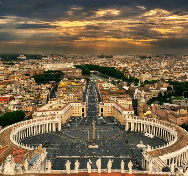 Piazza San Pietro (St Peter náměstí), Řím — Stock fotografie