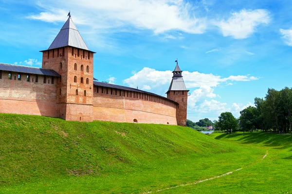 Кремлевские стены в Новгороде — стоковое фото
