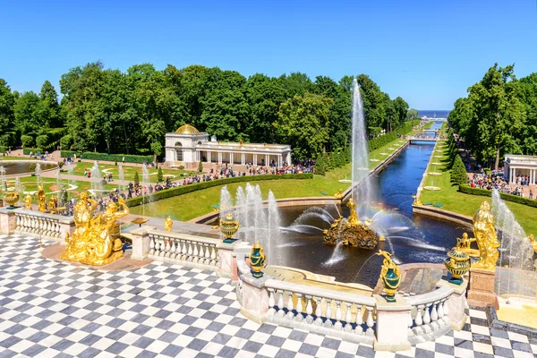 Grand cascade in Perterhof. Saint Petersburg, Russia — Stock Photo, Image
