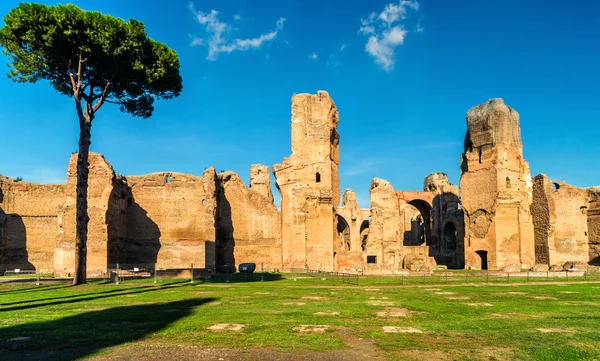 Las ruinas de las Termas de Caracalla en Roma — Foto de Stock