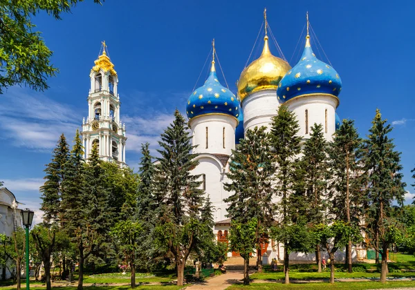 Kathedraal van de veronderstelling in Trinity Sergius Lavra, Sergiev Posad — Stockfoto