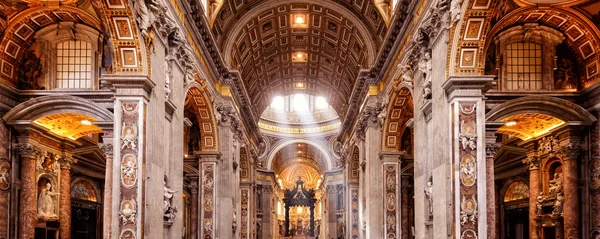 Inside the St. Peter's Basilica in Rome — Stock Photo, Image