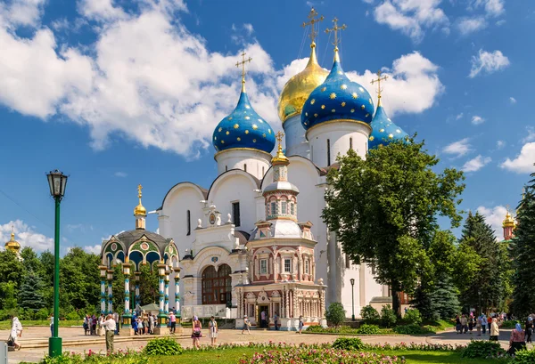 Успенский собор в Сергиевом Посаде под Москвой — стоковое фото
