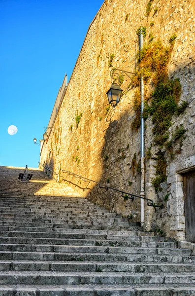 Viejas escaleras de piedra y una pared —  Fotos de Stock