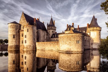 Gün batımında, Sully-sur-Loire (kale) chateau