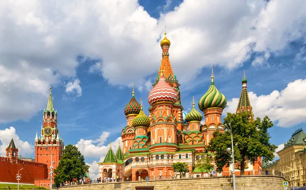 St Basil Cathedral med Kreml, Moskva — Stockfoto