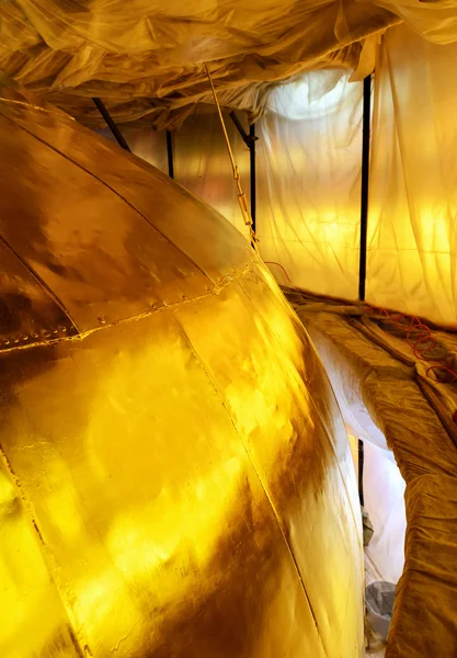 Az aranyozott kupola a templom rekonstrukciója — Stock Fotó