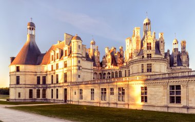 Kraliyet Chateau de Chambord Fransa günbatımı, kalesinde