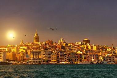 Gün batımında Galata Kulesi Istanbul manzarası
