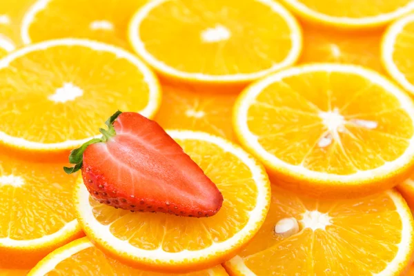 橙片草莓背景 — 图库照片