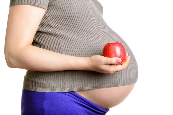 Gravid kvinna med äpple — Stockfoto