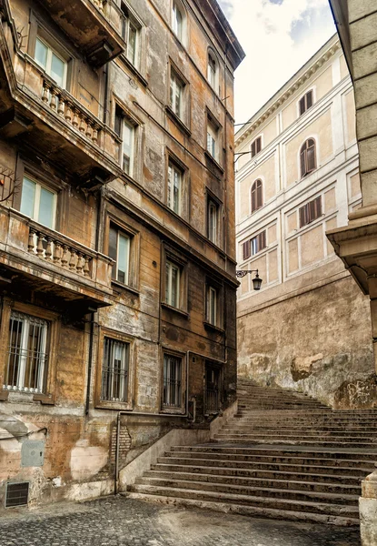 Древняя узкая улица Рима — стоковое фото
