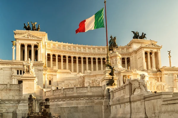 De Vittoriano Voortbouwend op de Piazza Venezia, Rome — Stockfoto