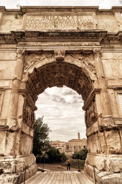 Der bogen des titus in rom — Stockfoto