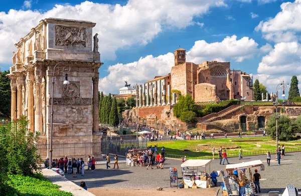 Arco de Constantino y templo de Venus en Roma — Foto de Stock